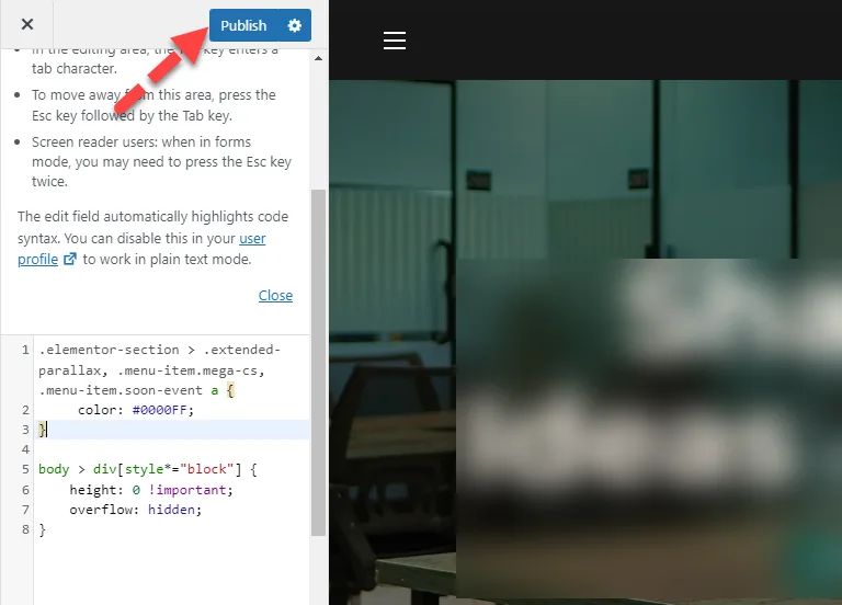WordPress Additional CSS panel with a red arrow pointing to the Publish button above the custom link colour rule